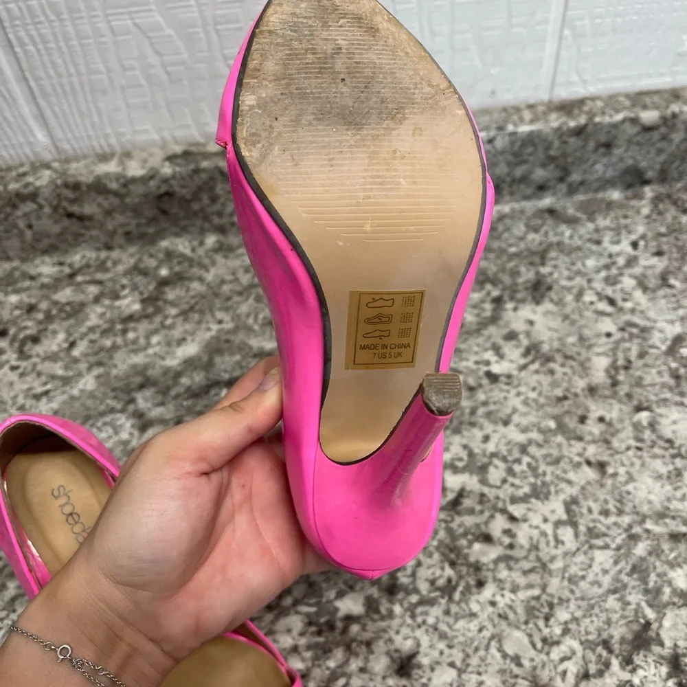 Shoe Dazzle Pink Stiletto Heels with Pointed Toe - Picture 2 of 9